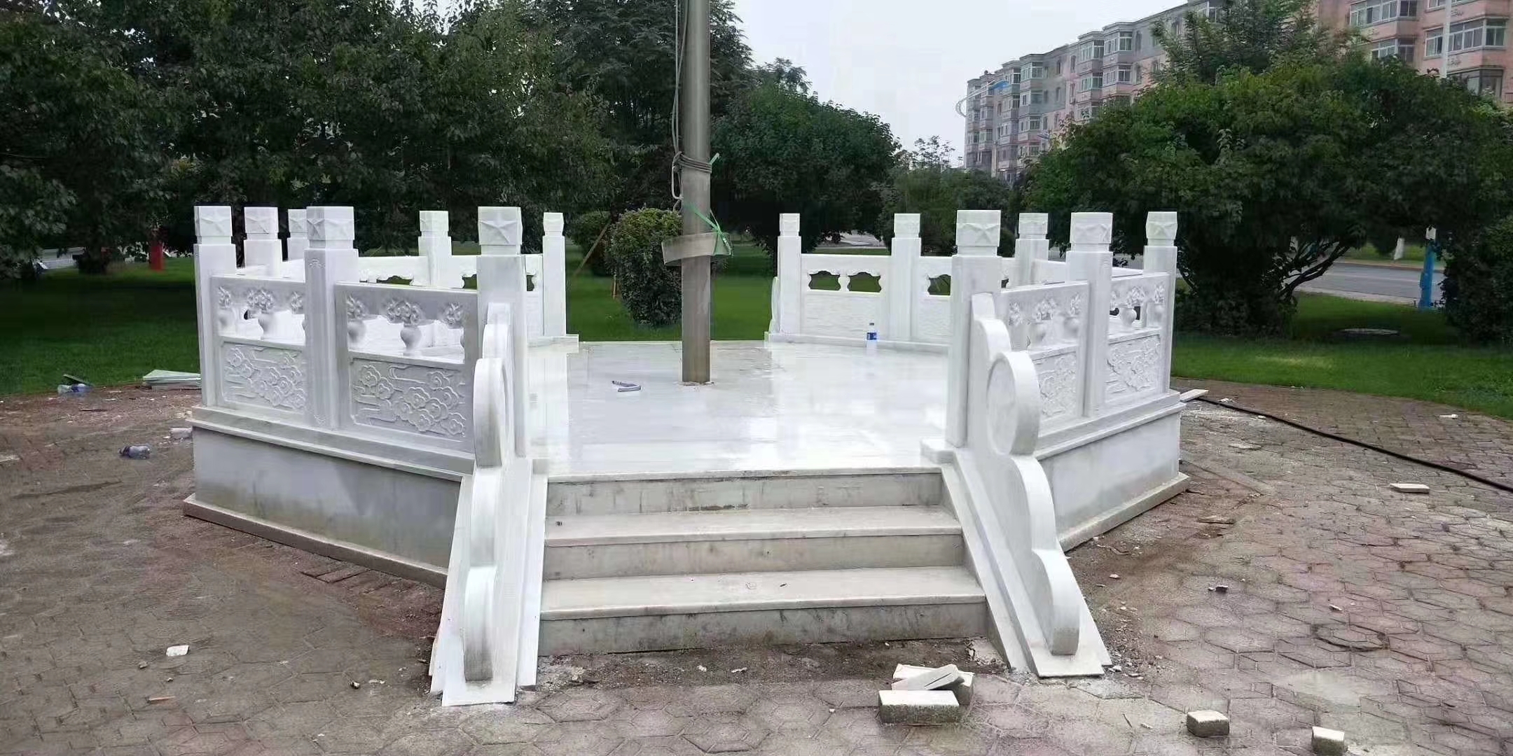 漢白玉旗臺