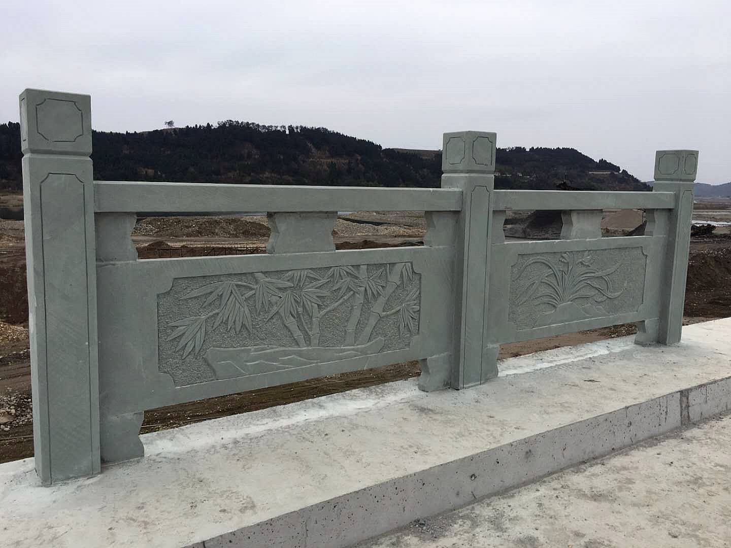 青石欄桿