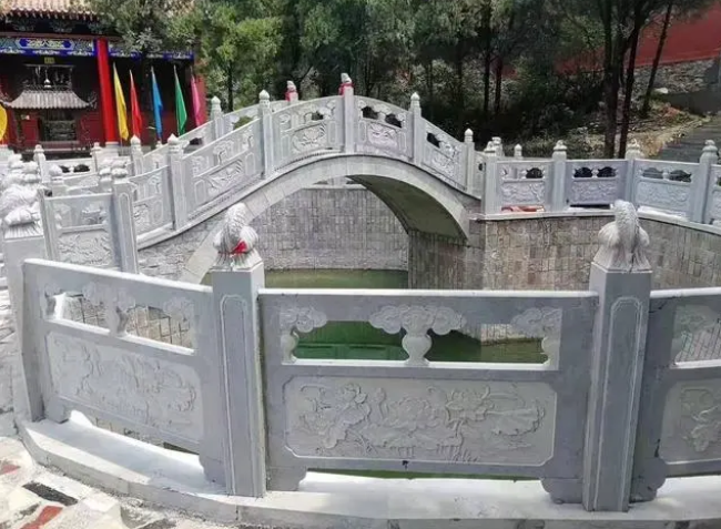 青石欄桿